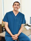 Dr. Carlos Reyes
