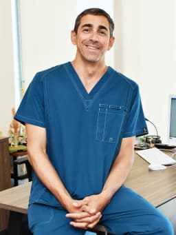 Dr. Carlos Reyes De Cáceres