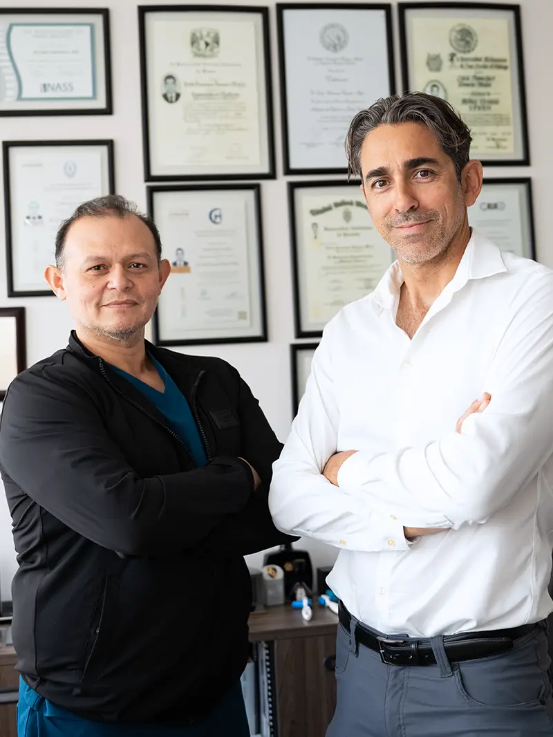 Dr. Ricardo Guillermo y Dr. Carlos Reyes — Grupo Ortopedia Mérida